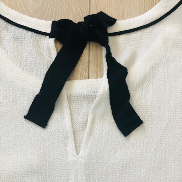 RW&CO. Pocket Short Sleeve Blouse in White & Black Size L - Picture 5 of 10